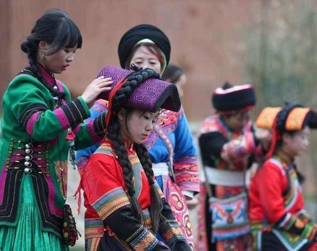 成人彝族独舞教学视频教程,领略彝族文化魅力,掌握独舞技巧