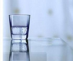 成人喝水大肚杯好吗视频,健康养生新潮流?